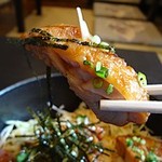 博多もつ鍋 玄海庵 - 低脂肪のさっぱりした桜島鶏に甘辛いタレが良く合って美味しいです