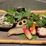 菅井 - 【盛り合わせ】枝豆、きんじ草お浸し、ゼンマイの白和え、穴子煮凝り、ひじき、薩摩芋、蛸、管ゴボウ、海老、蓮根、茗荷、稚鮎