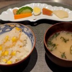 菅井 - 【今月の釜飯】とうもろこしとちりめんじゃこ、海老だし味噌汁、漬物