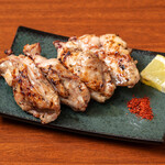 Salt-grilled chicken wings