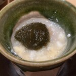 鮨 由う - 茶碗蒸しにシャリ玉と自家製海苔の佃煮を入れて味変！