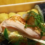 玄海鮨 - 炙りサーモン  大根おろしと大葉