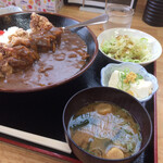 丼物と定食専門のお店 丼なもん家 - サラダ、冷奴、お味噌汁