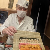 鮨よしかわ 麻布十番 - トロと卵黄の太巻き（ドラゴンボール巻き）