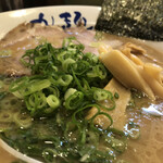 Hakata Yatai Kyuuichi Men - 九州醤油豚骨　アップ　中太麺