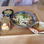 岡文吾商店 - なすとキノコ和風パスタです。