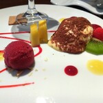 イル・トンシオーネ - ■カシスのシャーベットとティラミス