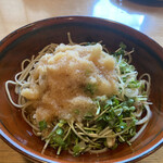 手打蕎麦 椋庵 - おろし蕎麦　薬味をぶっかけ