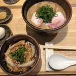 中華蕎麦 とみ田 - らぁめん＋焼豚ごはん＋味玉＋魚粉