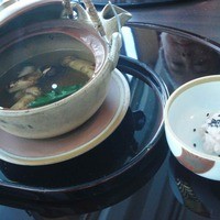 横浜なだ万 - 祝いの席なので、お赤飯が一口
