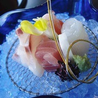 横浜なだ万 - 造り：まぐろ・かんぱち・甘エビ・マダイ