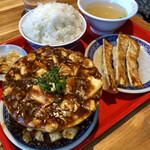 台北餃子次次 - こぼれホルモン麻婆豆腐と台北棒餃子セット1180円