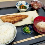 女川魚市場食堂 - 焼魚定食（ホッケ、990円）