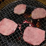 炭火焼肉徳重 - ◆【奥】塩タン【手前】上塩タン◆♪