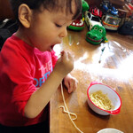 ふくろう - あえ麺をガッツく我が子