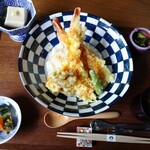 くつかけダイニング - 大海老天丼 大きな海老三本(^^)v からっと爽やかな揚がり  です    美味(^^)