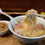 中華そば しば田 - ・焼豚ワンタン中華そば 1400円・炊き込みご飯 150円