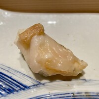 寿司割烹 魚紋 - 蝦夷真ツブ握り