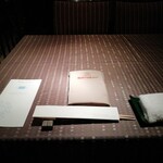 瀬里奈 - ぼくが着席したテーブルの様子です。