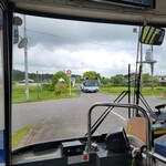 小判寿司 - おまけ2、単線の跡地のため駅跡地のバス停でバスが行き違う