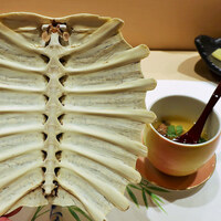 鮨まつもと 横浜店 - 板さんがお店で捌いているようです