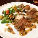 レストラン テズ - キントキ鯛のポワレ　アンチョビとエシャロットのソース