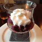 レストラン テズ - 巨峰とカシスのテズパフェ