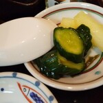 一番鮨 - 添えられた漬け物！