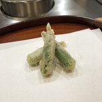 天麩羅 四季彩 村松 - 京都産ミニオクラ。身がぎっしり、皮もソフト。