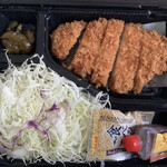 だるま家 - ロースかつ弁当
            ¥864