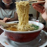 平和軒 - 七福醤油ワンタン麺 麺リフト　