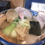 Gottsuri Ramen - まろやか塩チャーシューメン