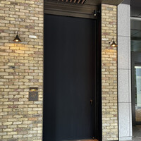 アカ - 2021年6月。訪問