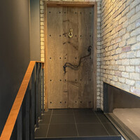 アカ - では店内へ