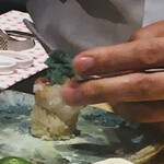 姫沙羅 - 「海老の全部のせ」を調理中
