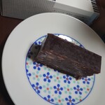 とらや  - 別の日に頂いた、蒸羊羹✨通常の、ねっとり系羊羹と異なり、ホクホクした食感に小豆の粒も入っていて美味✨冷やすとしっとり系になって、これもまた美味！新茶に とっても合いました！