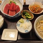大八 - まぐろさしみ定食（冷たいそば大盛り）