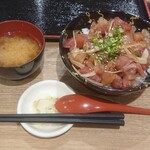 まぐろ屋 やまもと - やまもと特製漬けタレ丼(味噌汁)  890円 (+30円)