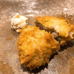 うを徳 - 徳島の岩牡蠣のフライといぶりがっこのタルタルソース