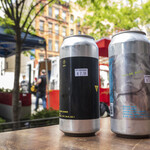 City Swiggers - ドリンク写真:背景左の青いテントがCity Swiggersのストリートレストランです。