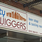 City Swiggers - 店舗看板。店名にはbeer shop & tasting roomというサブタイトルが付きます。
