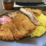 カレーは飲み物。（壺） - サクッとした食感のとんかつ