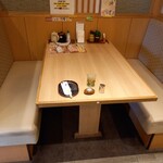 かつ敏 - テーブル席