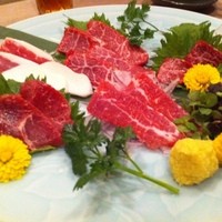 馬春楼 北新地総本店 - 馬刺し盛り合わせ