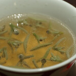 アカ - 生ハム（ハモン・セラーノ）のスープ 秋田の蓴菜