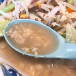 姫路タンメン - 生姜たっぷりのスープです。（2021.6 byジプシーくん）