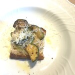 La Brianza - アーティチョークムースとズッキーニのクロスティーニ。もったりクリーミーなアーティチョークムースいただけて嬉しいおいしい☆ このムース好み本当においしいわ～