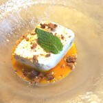 La Brianza - いろいろなドライフルーツが入ったカッサータ、ジンの香るソースで大人味に。フルーツソースやブルッティマブオーニがアクセント、ミントの葉もいい感じだわ～♡