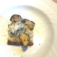 La Brianza - アーティチョークムースとズッキーニのクロスティーニ。もったりクリーミーなアーティチョークムースいただけて嬉しいおいしい☆ このムース好み本当においしいわ～