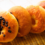 ラ ブリオッシュ - ベーグル_ニューヨークチーズとチョコ、コーヒーメープル、2種チーズ、ブルーベリー